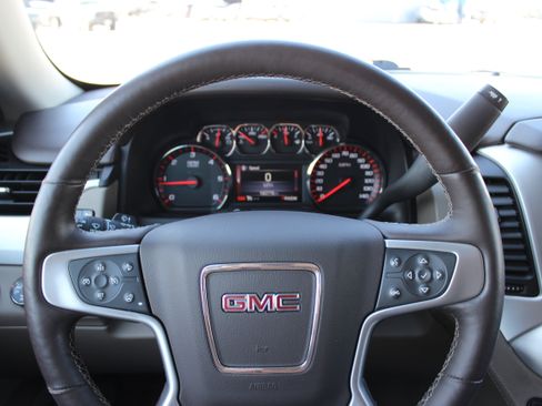 Used 2016 GMC Yukon XL SLT w/ Open Road Package AWD/4WD image 10