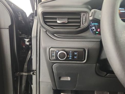 Used 2023 Ford Explorer XLT image 22