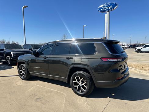 Used 2023 Jeep Grand Cherokee L Limited w/ Luxury Tech Group II image 3