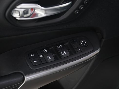 Used 2019 Jeep Cherokee Limited w/ Luxury Group image 19