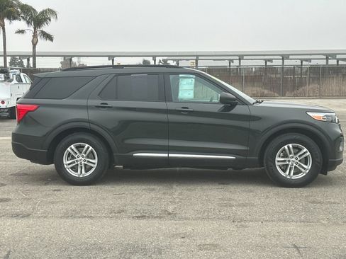 Certified 2023 Ford Explorer XLT image 3