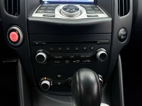Used 2015 Nissan 370Z Touring RWD image 21