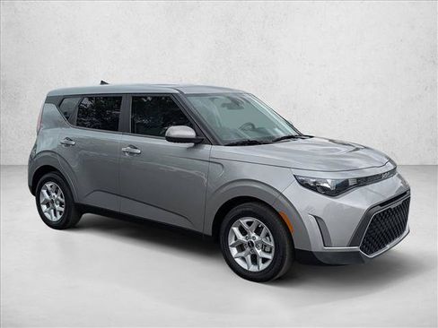 Used 2023 Kia Soul LX w/ Option Group 015 FWD image 3