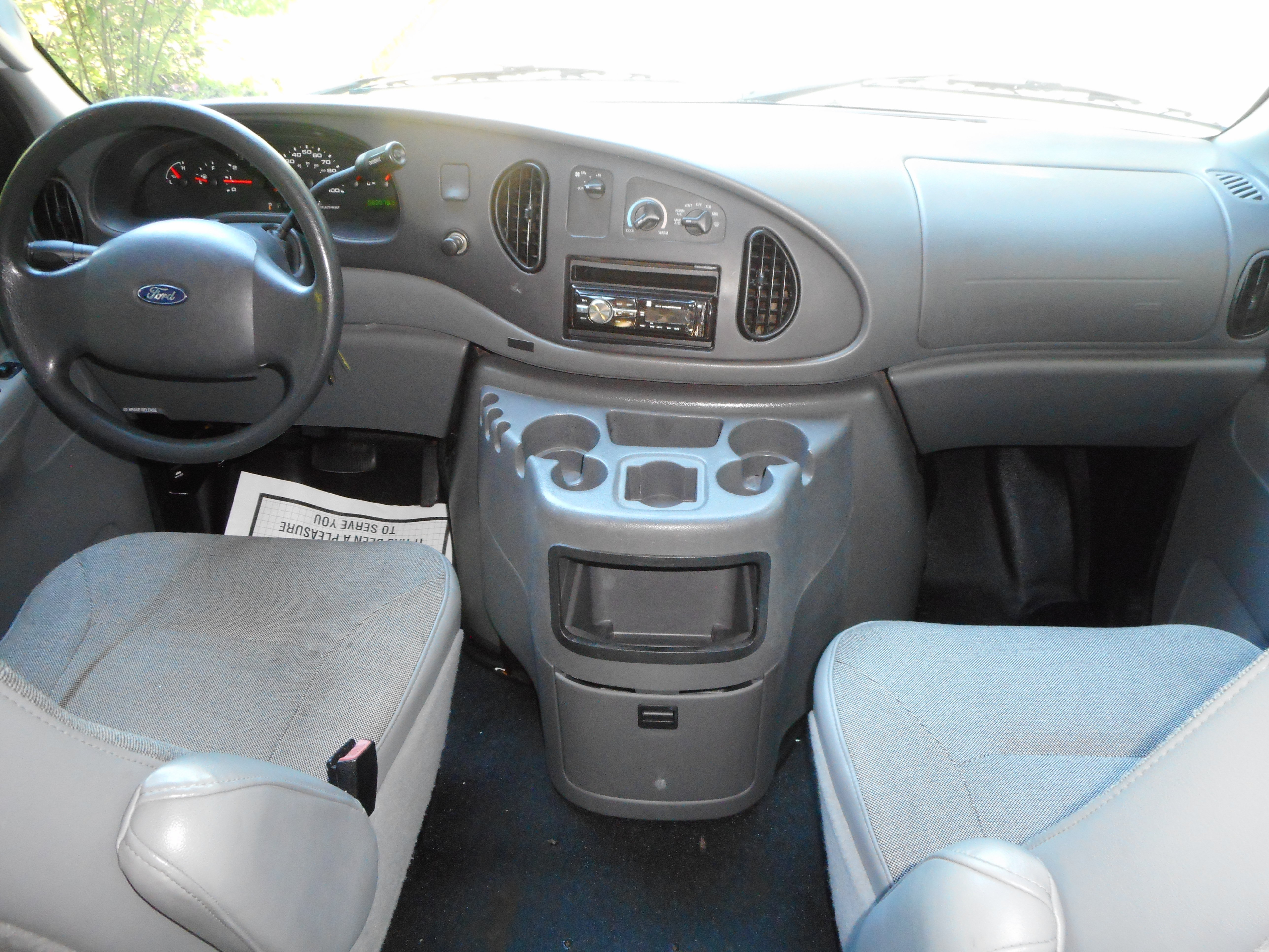 Used 2004 Ford E-350 and Econoline 350 Super Duty RWD image 19