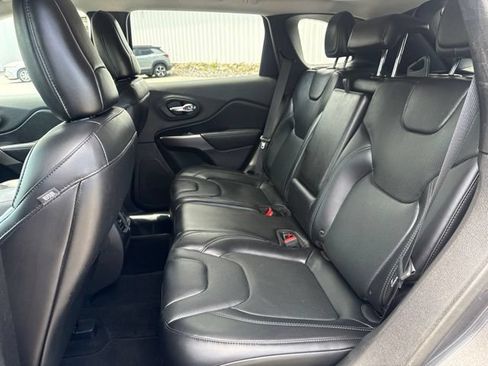 Used 2019 Jeep Cherokee Limited AWD/4WD image 30