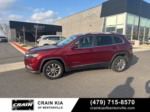 Used 2019 Jeep Cherokee Latitude Plus w/ Comfort/Convenience Group image 2
