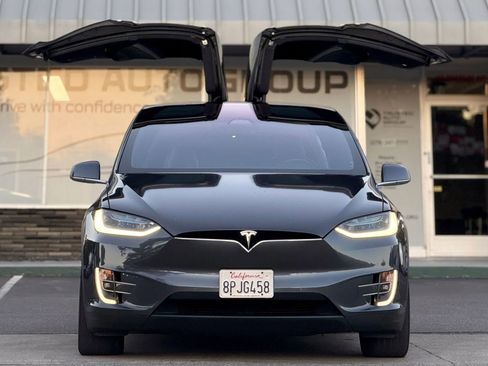 Used 2019 Tesla Model X Long Range image 3