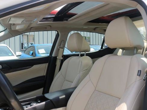 Used 2018 Nissan Maxima Platinum FWD image 9