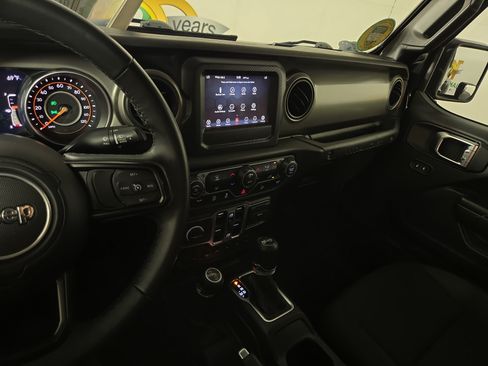 Used 2018 Jeep Wrangler Unlimited Sport S AWD/4WD image 24