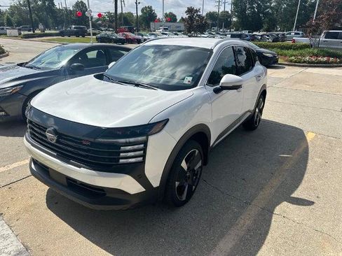 Certified 2025 Nissan Kicks SR FWD image 1