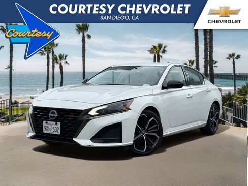 Used 2024 Nissan Altima 2.5 SR FWD image 1