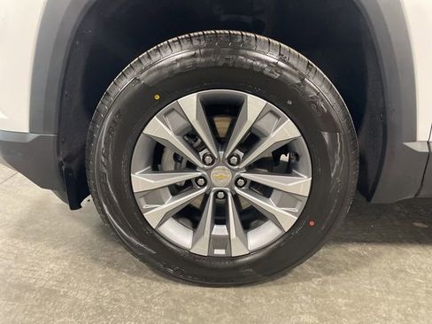 Used 2025 Chevrolet Equinox LT image 10