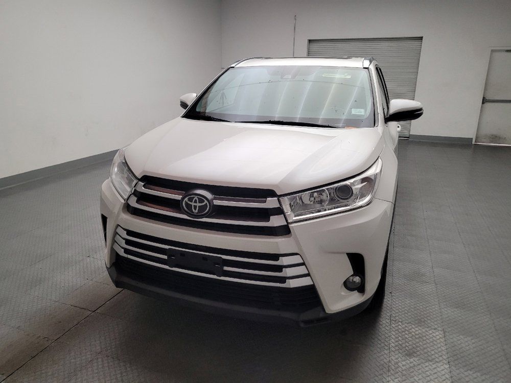 Used 2019 Toyota Highlander XLE FWD image 15