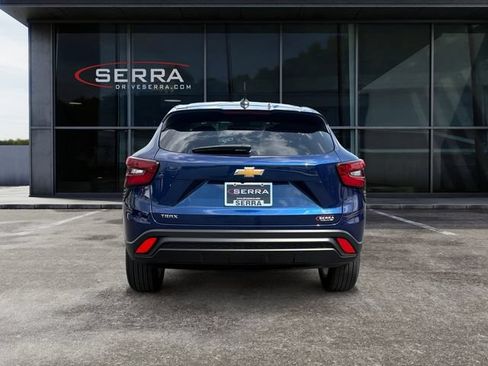 Used 2024 Chevrolet Trax LS w/ LS Convenience Package FWD image 4