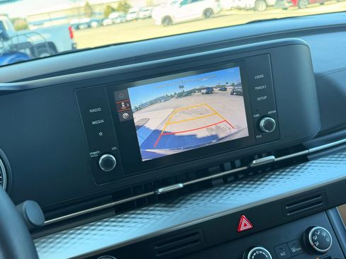 Used 2024 Kia Carnival LX image 33