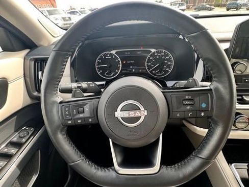 Certified 2022 Nissan Pathfinder SL w/ SL Premium Package FWD image 18