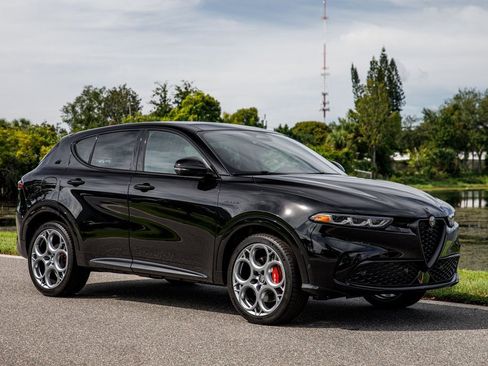 New 2025 Alfa Romeo Tonale w/ Premium Package image 2