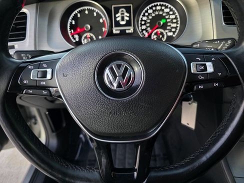 Used 2015 Volkswagen Golf S image 42