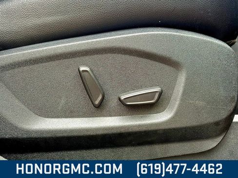 Used 2024 Ford Edge Titanium image 23