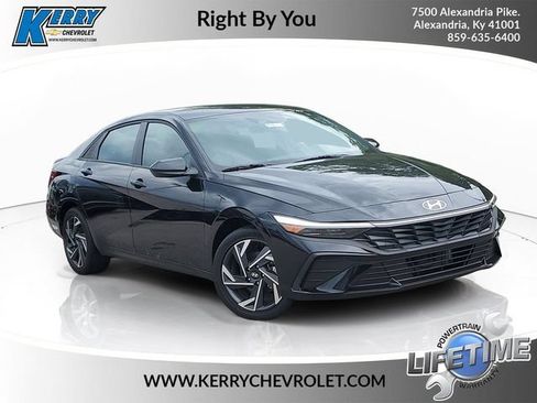 Used 2025 Hyundai Elantra SEL FWD image 1