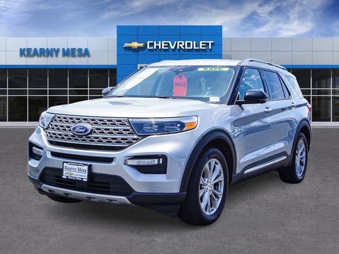 Used 2023 Ford Explorer Limited w/ Equipment Group 301A RWD image 3