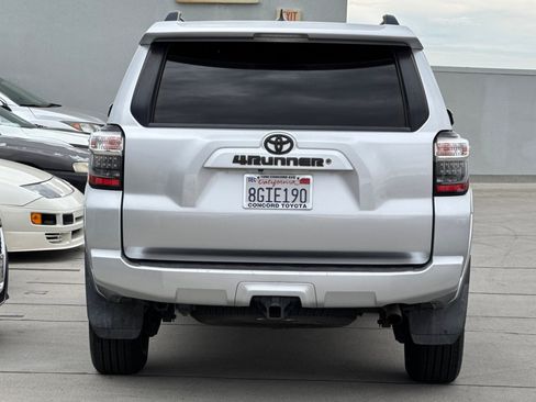 Used 2019 Toyota 4Runner SR5 AWD/4WD image 10