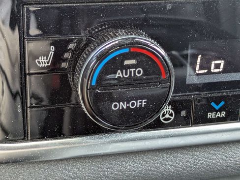 Used 2022 Nissan Rogue Platinum w/ Head-Up Display Package FWD image 25