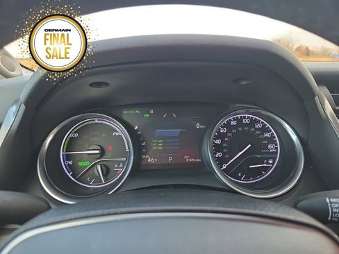 Used 2018 Toyota Camry XLE image 32