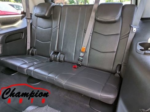 Used 2017 Cadillac Escalade Premium Luxury RWD image 18