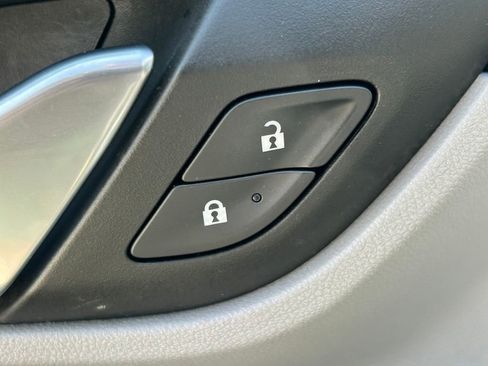 Used 2022 GMC Terrain SLT image 25