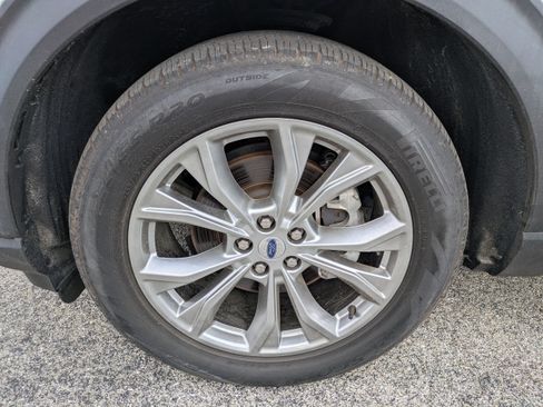 Used 2023 Ford Explorer XLT w/ Equipment Group 202A RWD image 10