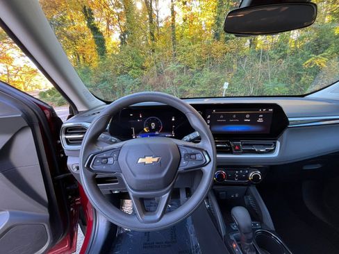 Used 2025 Chevrolet TrailBlazer LT image 30