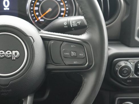 Used 2022 Jeep Gladiator Sport image 18