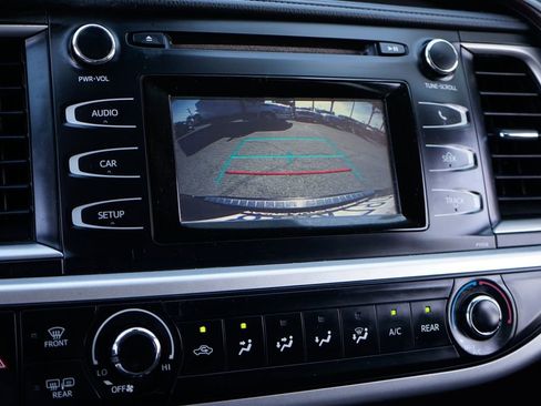 Used 2017 Toyota Highlander LE image 26