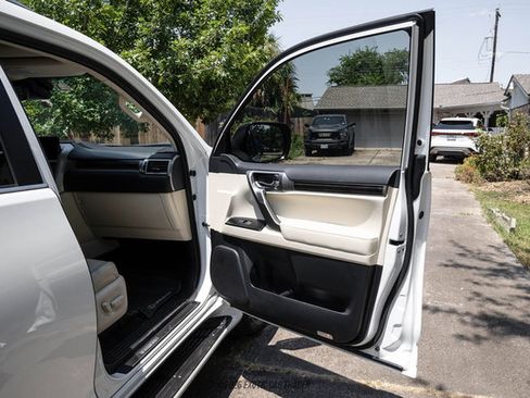 Used 2023 Lexus GX 460 Luxury w/ Sport Design Package AWD/4WD image 79