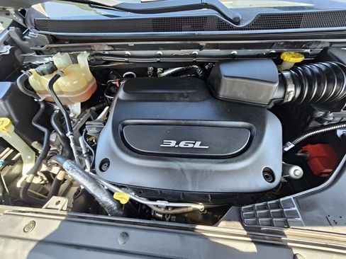 Used 2018 Chrysler Pacifica Limited FWD image 28