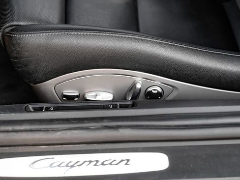 Used 2021 Porsche 718 Cayman w/ Premium Package image 40