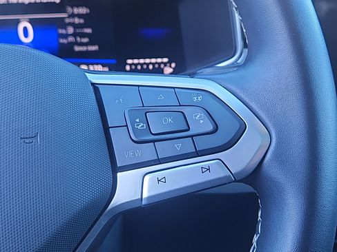 Certified 2025 Volkswagen Taos SE image 19