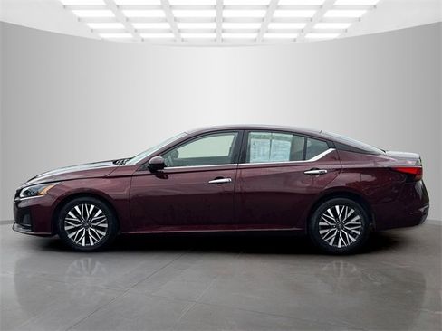 Used 2023 Nissan Altima 2.5 SV image 4