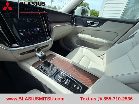Used 2019 Volvo S60 T5 Momentum w/ Multimedia Package FWD image 32