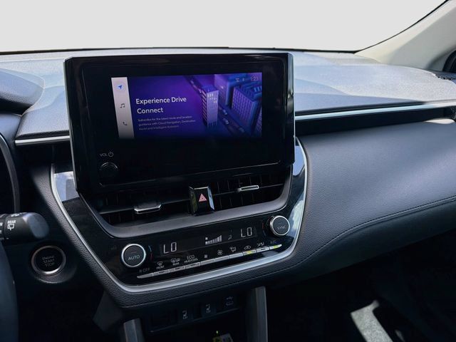Used 2023 Toyota Corolla Cross XLE FWD image 25