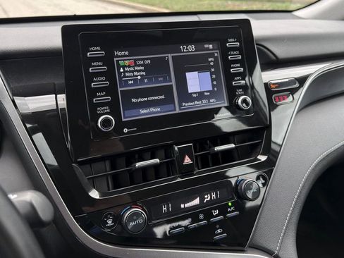 Used 2023 Toyota Camry SE image 9