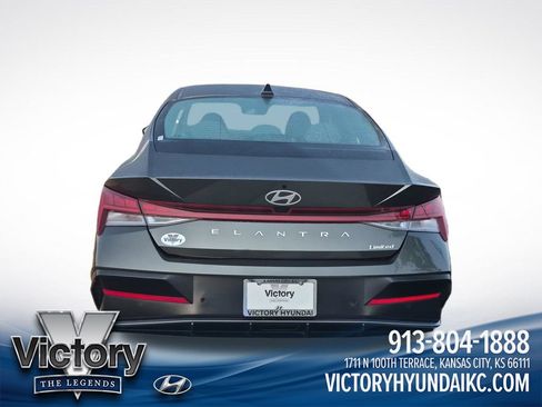 Used 2024 Hyundai Elantra Limited FWD image 4