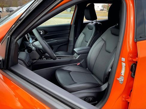 New 2026 Jeep Compass Latitude w/ Sun and Sound Group image 9