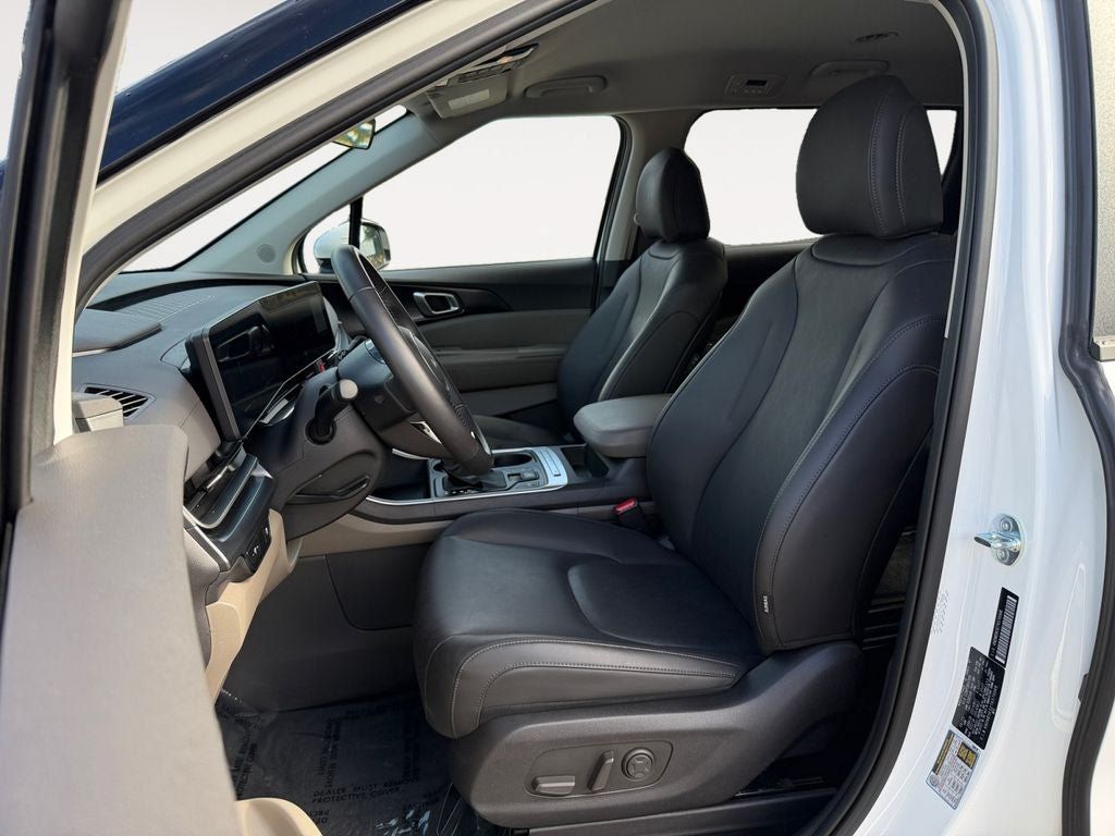 Used 2026 Kia Carnival FWD image 6