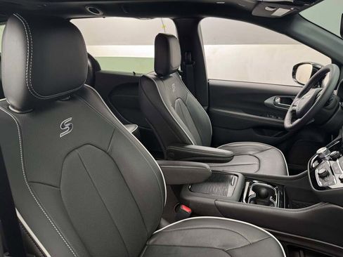 New 2026 Chrysler Pacifica Limited w/ S Appearance Package image 20