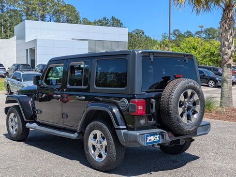 Used 2018 Jeep Wrangler Unlimited Sahara image 4
