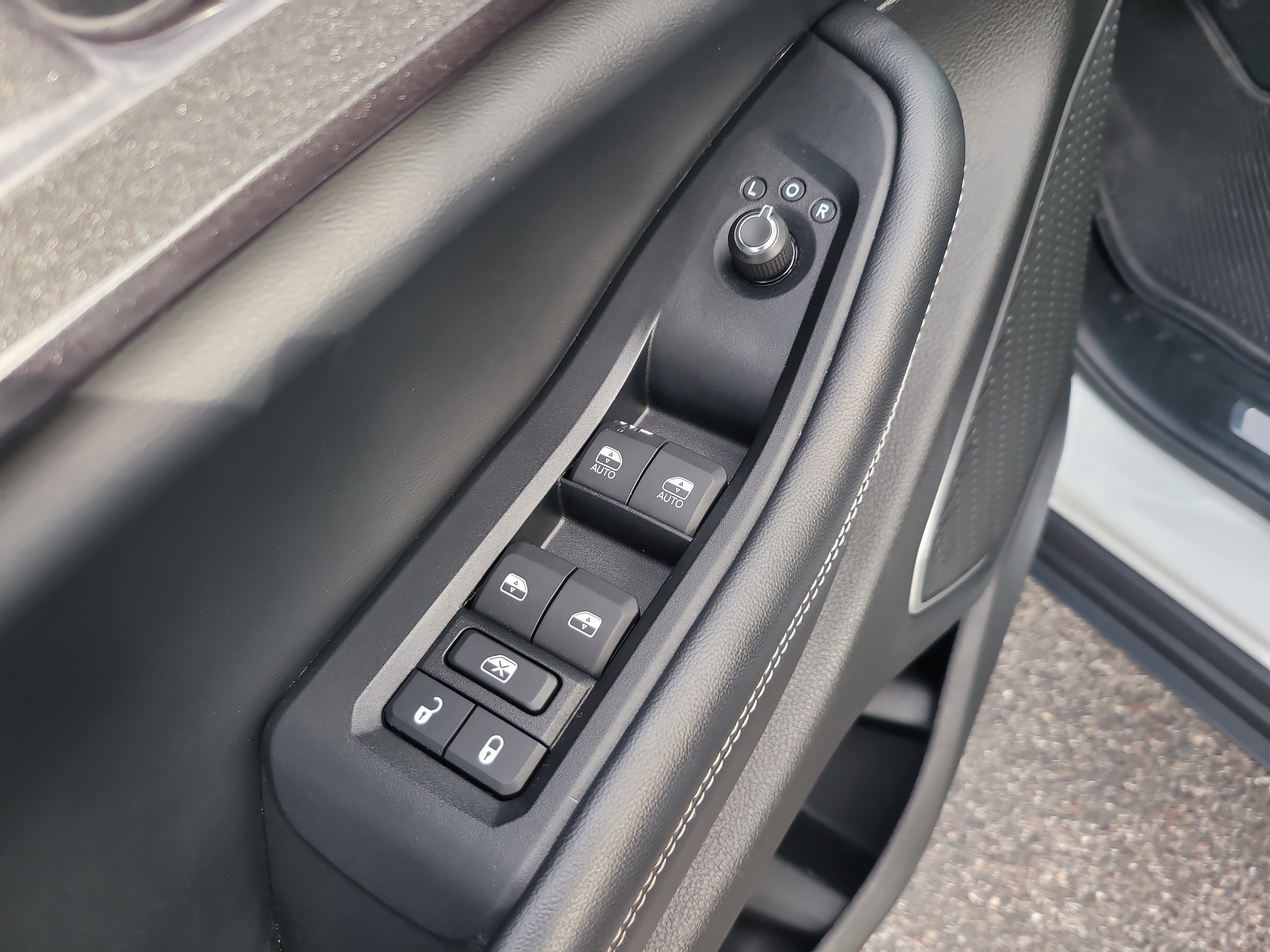 Used 2022 Jeep Grand Cherokee Altitude AWD/4WD image 16