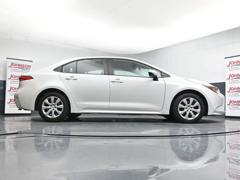 Used 2022 Toyota Corolla LE FWD image 24
