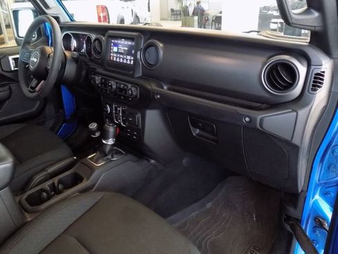 Used 2023 Jeep Gladiator Willys image 23